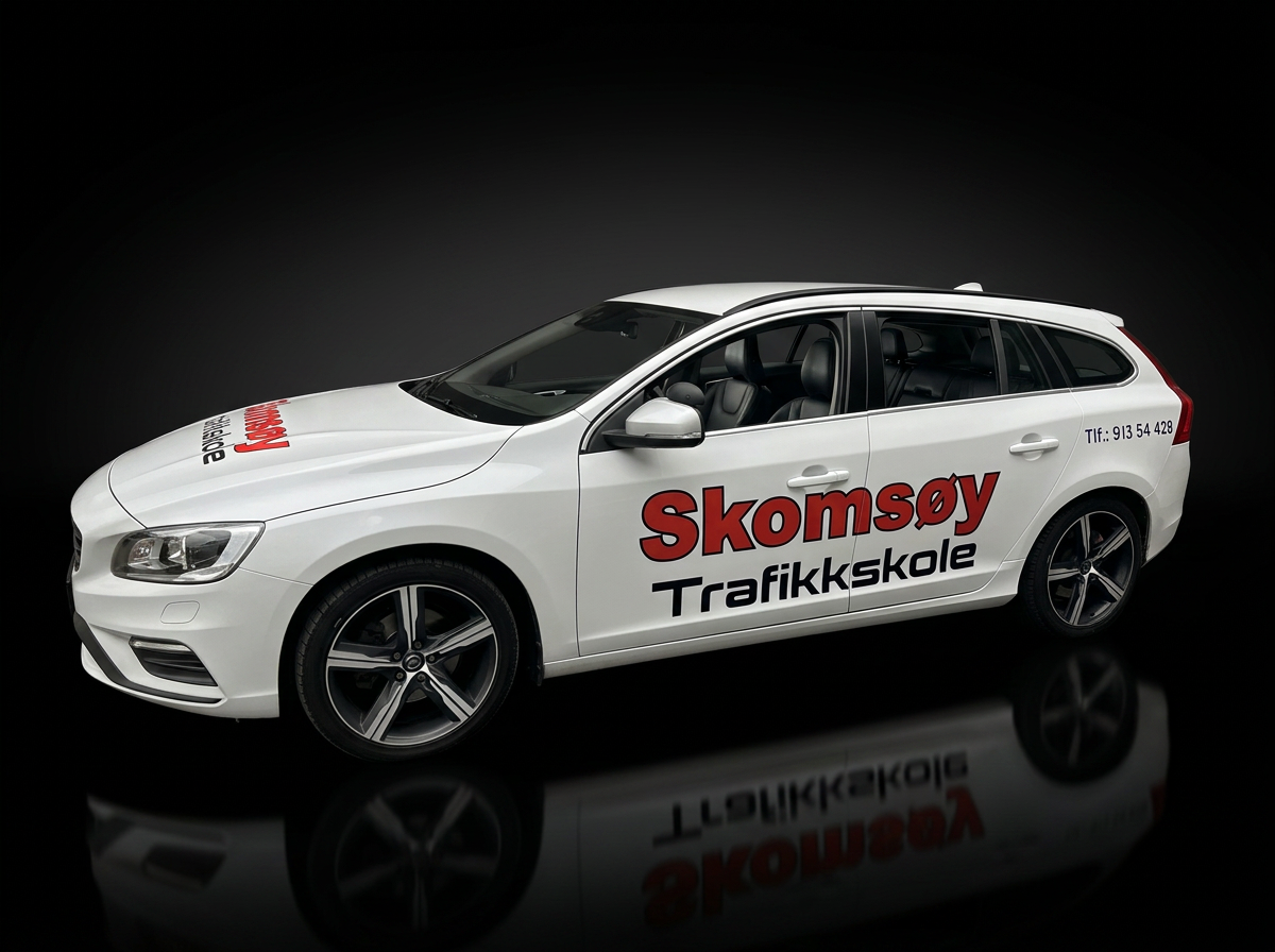 Manuell skolebil Volvo V60 hos Skomsøy Trafikkskole på Nøtterøy