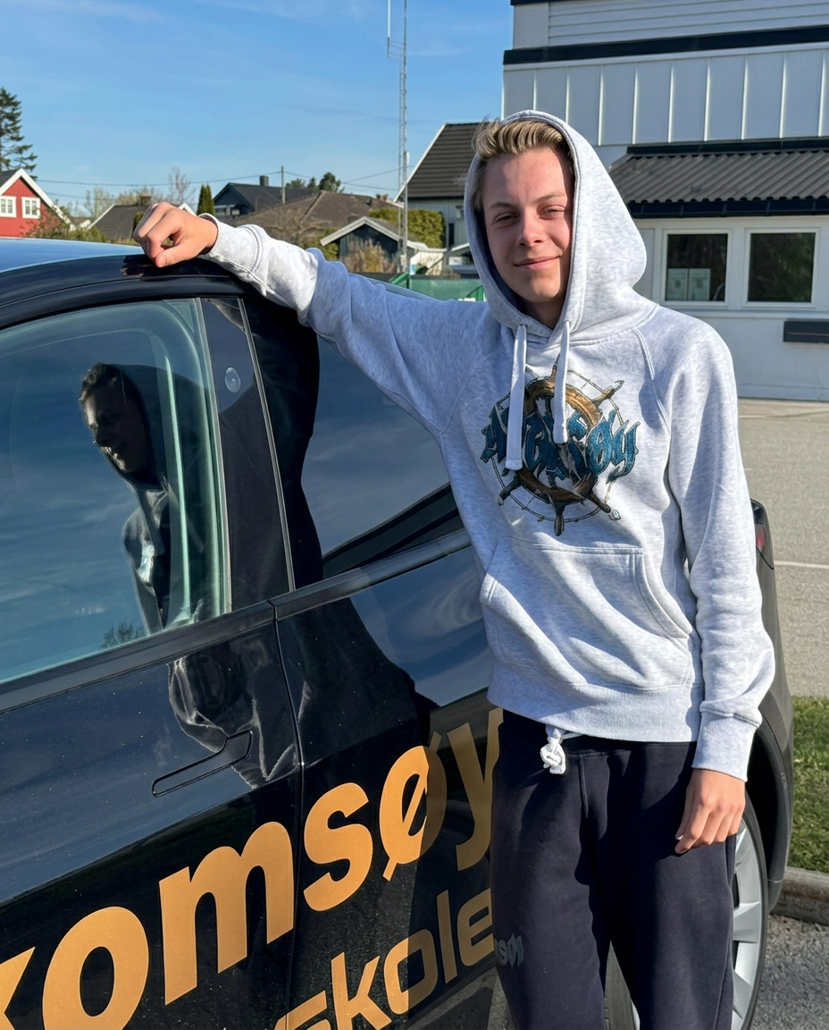 Maxi har bestått førerprøven Klasse B automat hos Skomsøy Trafikkskole på Nøtterøy